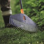 SCOPA FOGLIE SOLID L s/Manico Fiskars